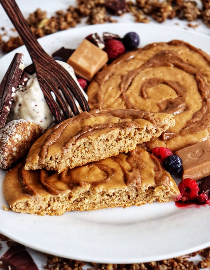 CINNAMON ROLL PROTEIN PANCAKES 2