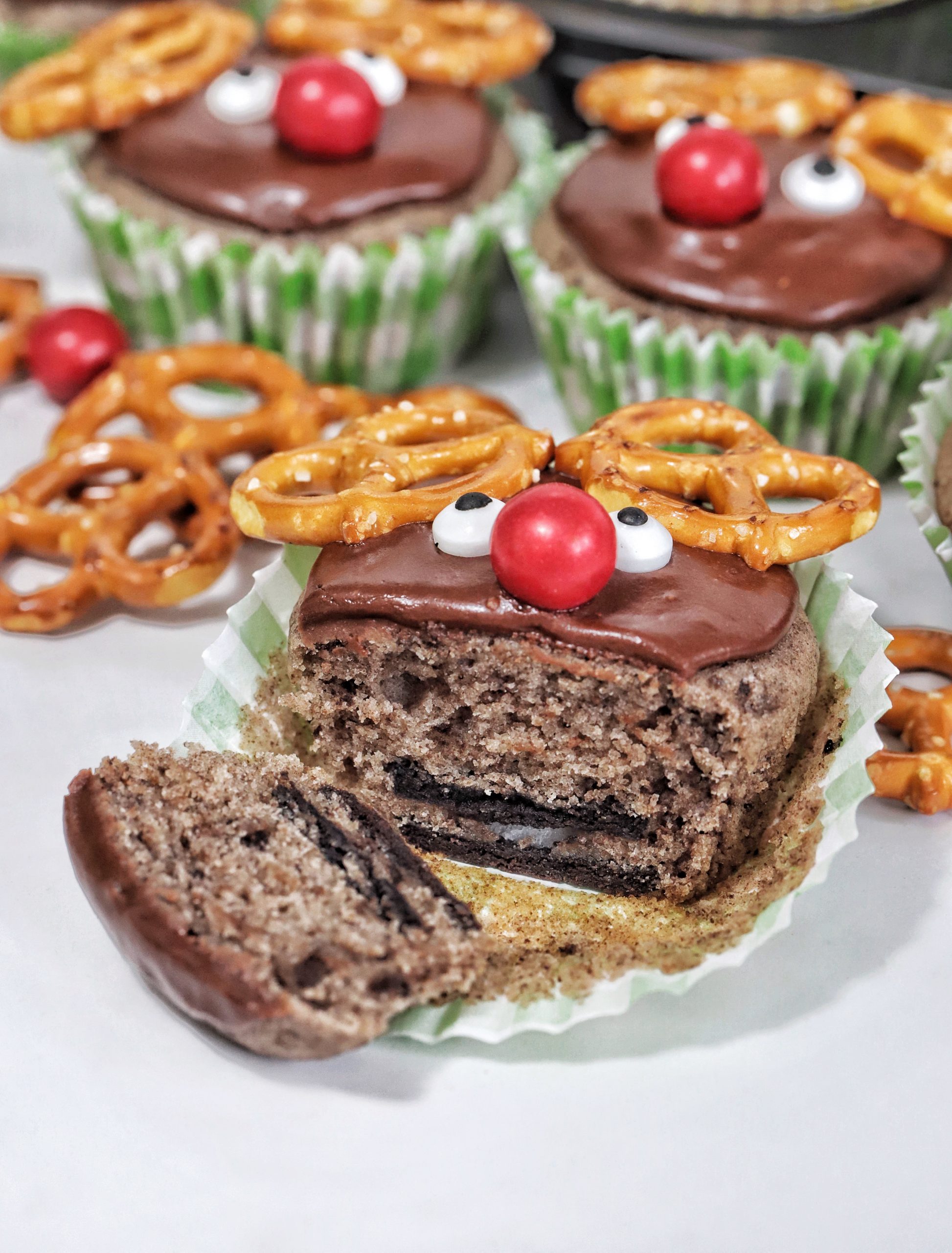 Rudolph Oreo Stuffed Cookies And Cream Cupcakes Run2food