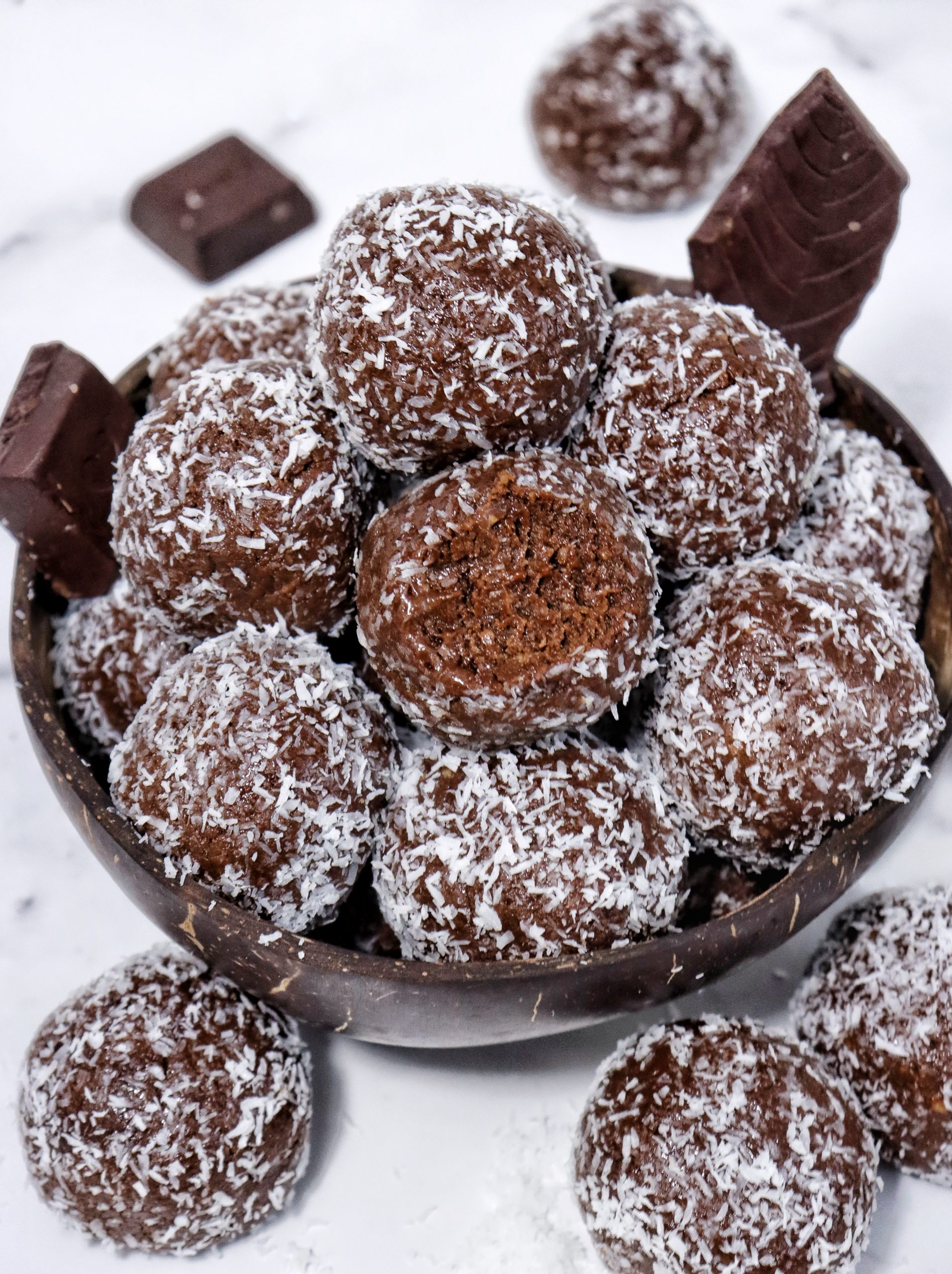 5 INGREDIENT CHOCOLATE RUM BALLS RUN2FOOD